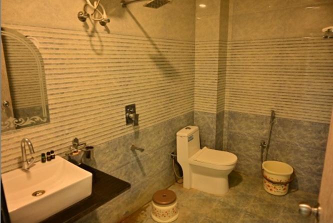 Hotel Raghuveer Inn By Bookingcare Sitapur Muafi Bagian luar foto