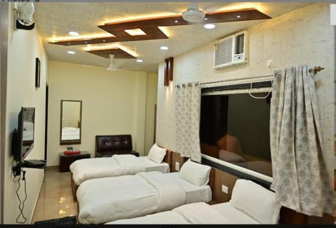 Hotel Raghuveer Inn By Bookingcare Sitapur Muafi Bagian luar foto
