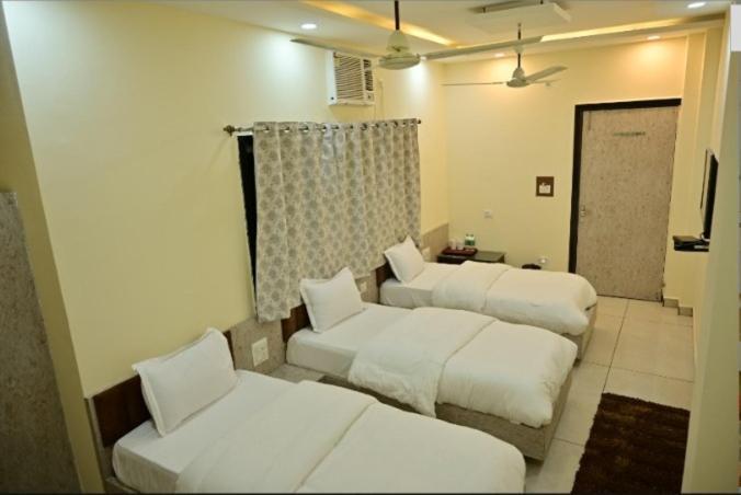 Hotel Raghuveer Inn By Bookingcare Sitapur Muafi Bagian luar foto