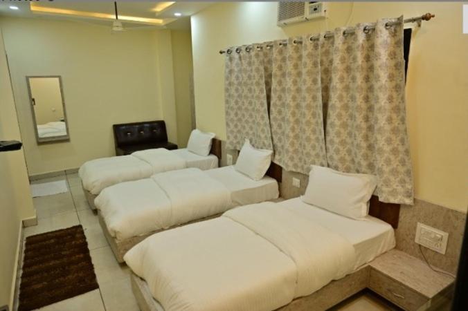 Hotel Raghuveer Inn By Bookingcare Sitapur Muafi Bagian luar foto