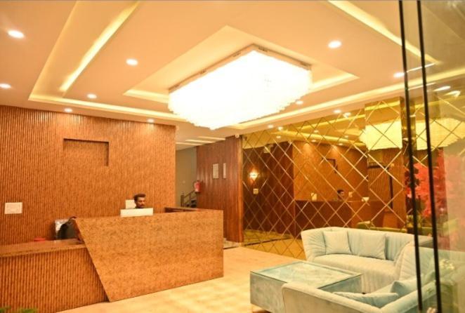 Hotel Raghuveer Inn By Bookingcare Sitapur Muafi Bagian luar foto